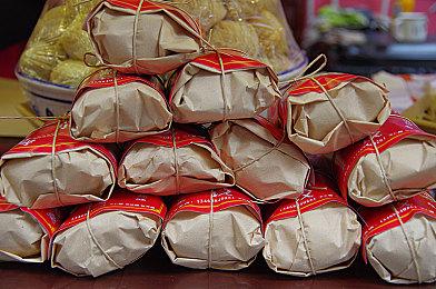 全新《双影奇境》预告片展示双人合作游戏内容